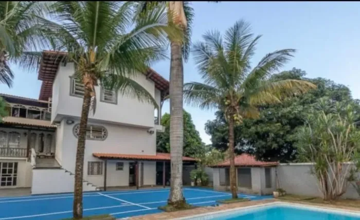 CASA 04 QUARTOS DE LUXO BANDEIRANTES
