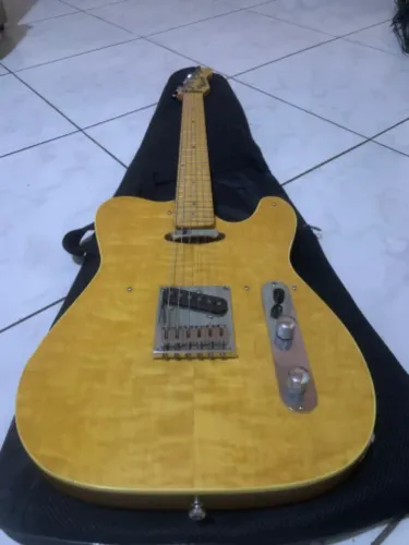 Guitarra Walckzak de alto padrão