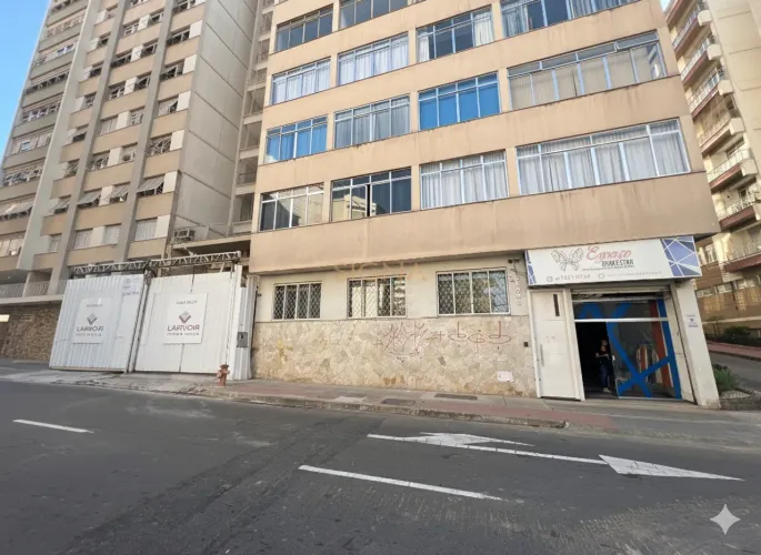 Loja / Ponto Comercial À VENDA ou LOCAÇÃO com 210m2, Centro, Juiz de Fora MG