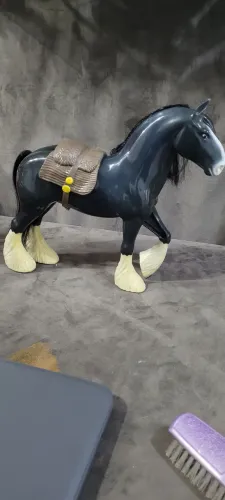 Colecionável Estilo Shire / Clydesdale (Preto com Sela)