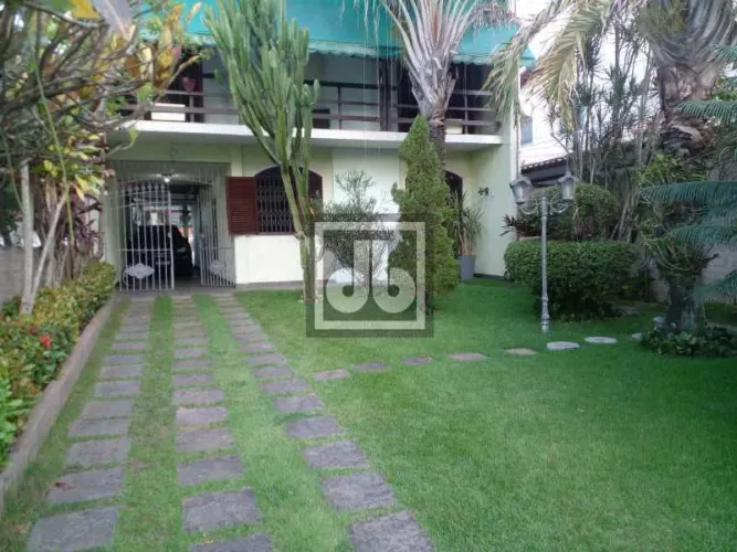 Casa de rua - / Residencial / Fonseca