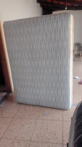 Vendo 2 camas usadas boas