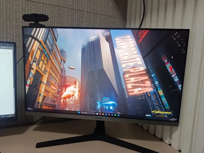 Monitor Samsung UR550 4K UHD HDR (Painel IPS)