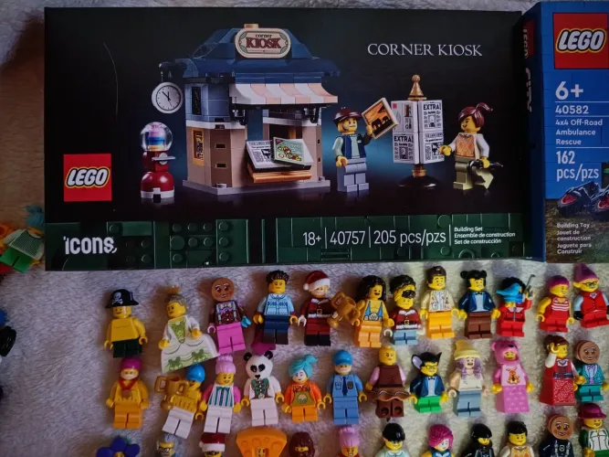 Lego personagens + 2 caixas de legos lacradas