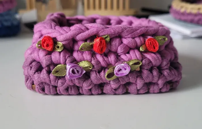 Mini porta treco roxo de crochê