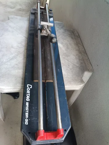 Vendo cortador de porcelanato e cerâmica tamanho 90cm