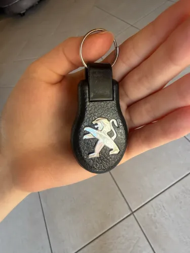 Chaveiro Peugeot em Couro Original