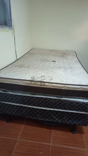 Cama e colchão solteiro queen