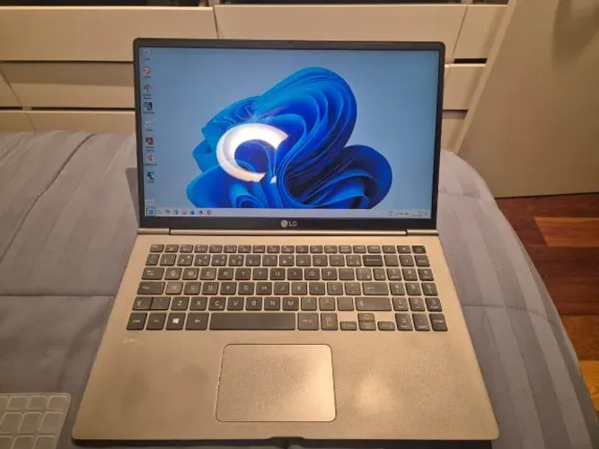 Notebook LG Gram 15Z980 Intel Core i7 8GB SSD - Com Detalhes Físicos / Funcionando 100%