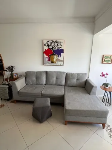 Sofá 03 lugares com chaise pra vender rápido ! Motivo mudança