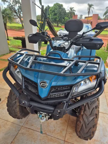 Quadriciclo CFMOTO CForce 450cc 4X4. 90 horas de motor e 2 mil km rodados.