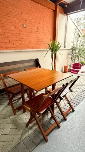 Conjunto mesa dobrável 04 cadeiras