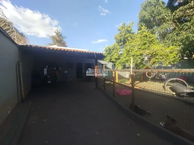 Casa com terreno amplo em localização estratégica no Europark, Uberaba - com 2 dormitórios