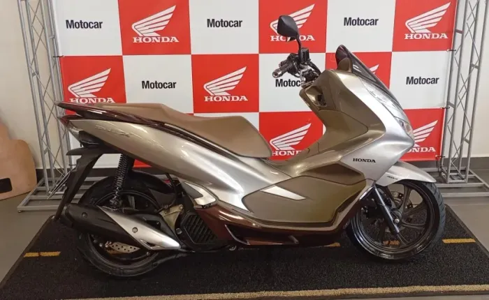 Honda PCX 150 DLX ABS.