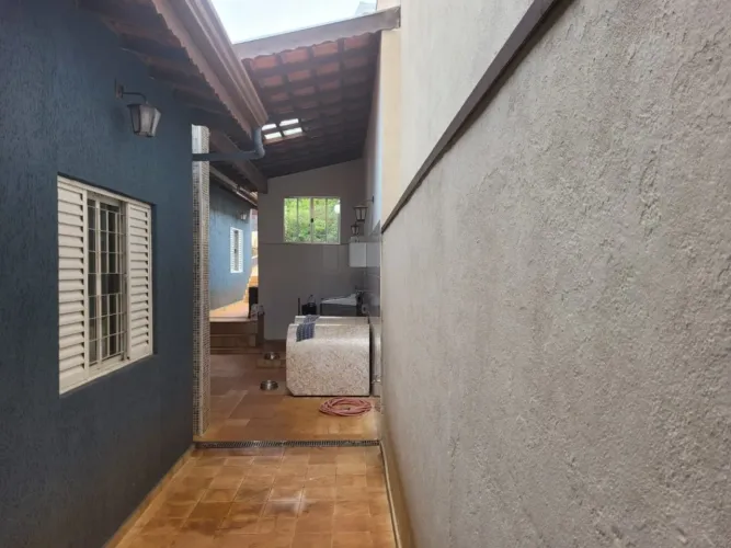 Casa residencial à venda no Centro, 230 m² com 4 dormitórios/quartos disponíveis.