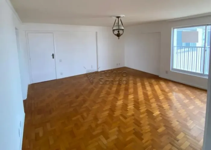 Excelente apartamento no Centro de Pelotas - conforto e localização privilegiada!