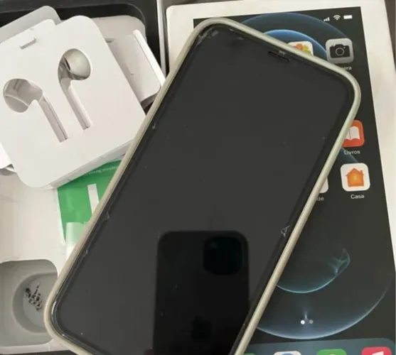 iPhone 11 64GB - Impecável (Com Caixa e Fone Original)