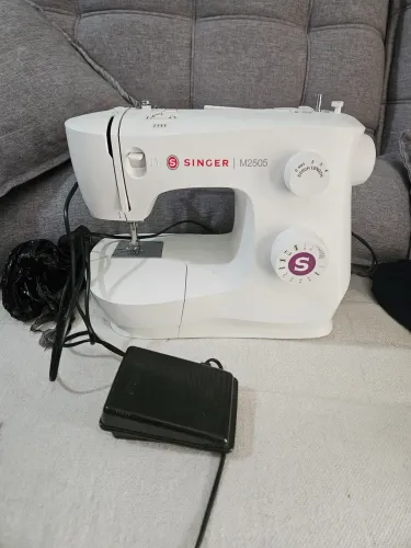 Máquina de costura M2505