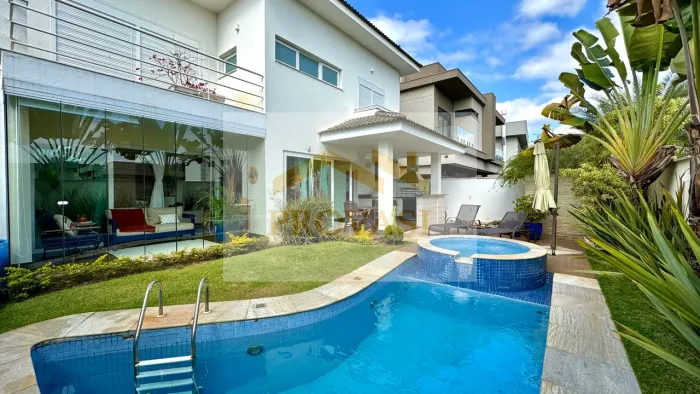 Tamboré 11 (Santana de Parnaíba) - Casa Mobiliada com 4 Suítes e 400 metros no condomínio