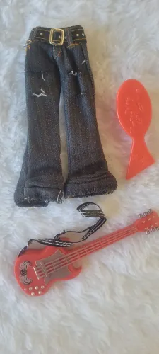 Lote Bratz Roupa e Acessórios