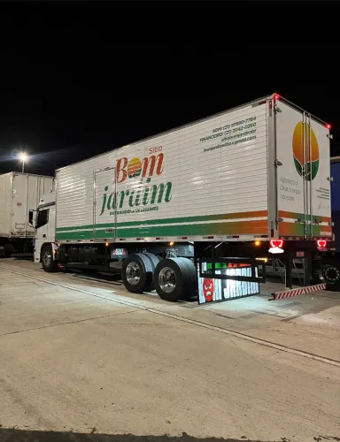 Vendo Atego 2426 ano 2021 com baú 