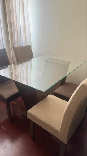 Mesa de 4 lugares 