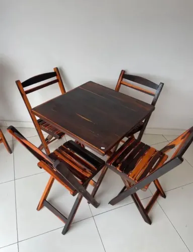 CONJUNTOS DE MESA E CADEIRA DE MADEIRA 