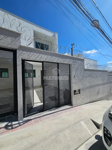 Casa para locação com 2 Quartos, Suíte e 2 Vagas no Jardim Leblon