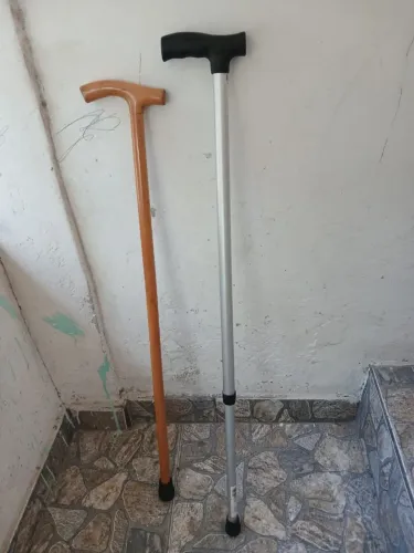 Bengala de madeira e alumínio