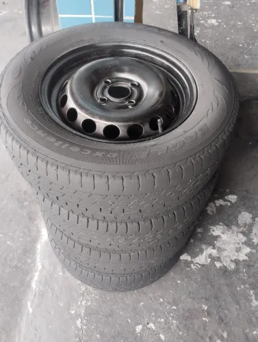 Rodas com pneus aro14 GM onix