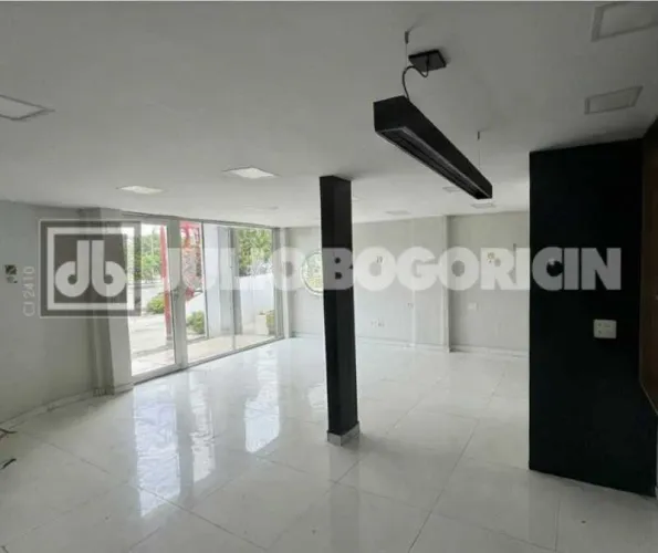 Julio Bogoricin Aluga 2 Lojas Barra World Recreio dos Bandeirantes