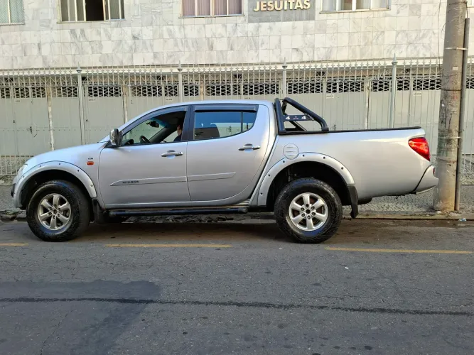 Mitsubishi L200 Triton GLS 3.2 CD TB Int.diesel MEC 2013