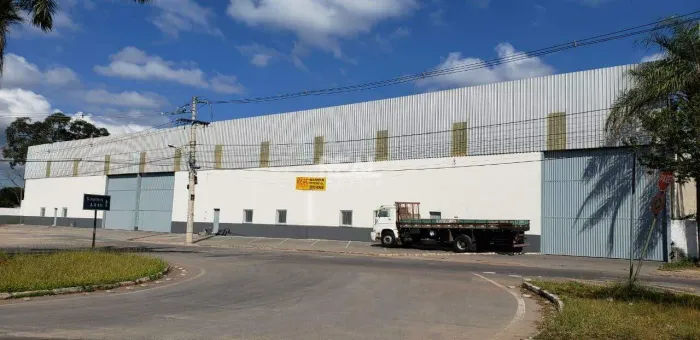 Galpão de 2100m² para alugar no Bandeirinhas