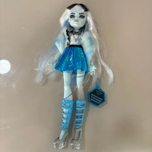 Boneca Frankie Stein Skulltimates Secrets Monster High