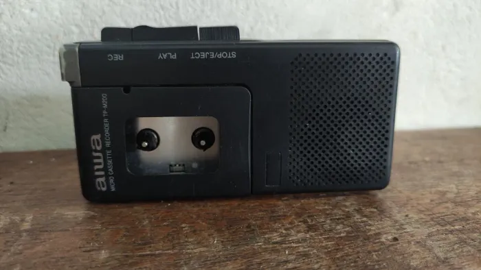 Gravador de microcassete Aiwa TP-M200 vintage ( leia o anúncio)