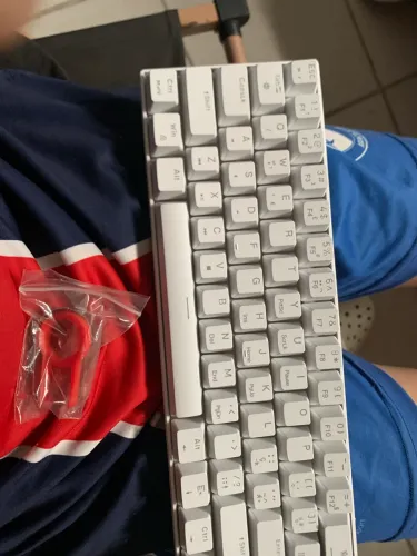 Vendo teclado mecânico 60% 7 cores de rgb diferentes switch red