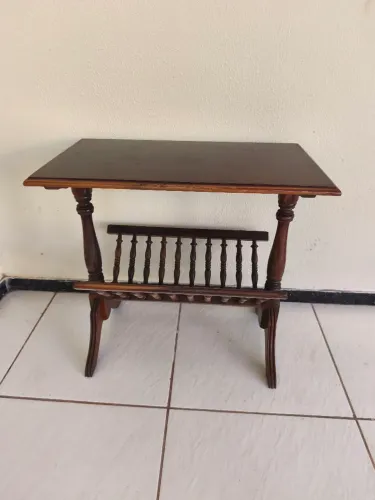 Mesa de Apoio com Revisteiro (02 unidades)