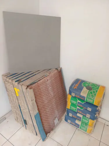 9 caixa de piso ceramico 66x66 cinza fosco lido e 5 pacote de argamassa cinza 20 450 tudo