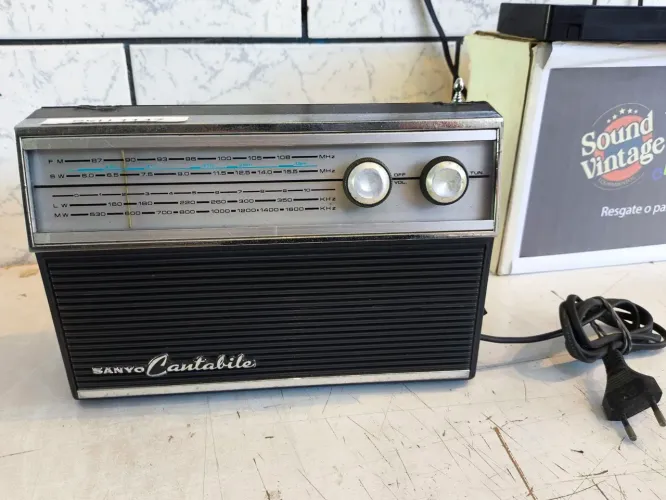 Rádio portátil Sanyo Cantabile 10 transistor 4 Band para reparo/peças  funciona parcial 