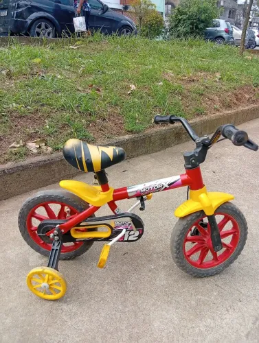 Primeira bicicletinha aro 12 