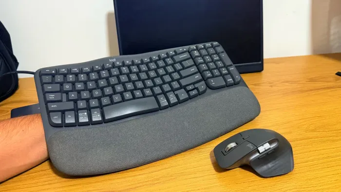 KIT LOGITECH MX MASTER 3S + WAVE KEYS MK670 + TELA PORTÁTIL ANYUSE 15,6 POL - EXCELENTE!