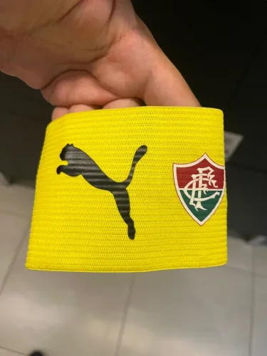 BRAÇADEIRA DE CAPITÃO FLUMINENSE AUTOGRAFADA PELO GERMÁN CANO