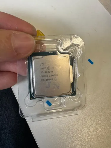 Processador Intel Xeon E3-1220 v6 3.00GHz LGA1151 8MB Cache SR329