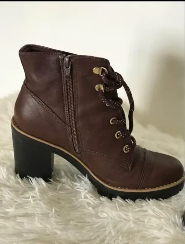Bota ViaMarte número 36 de couro 8cm de salto