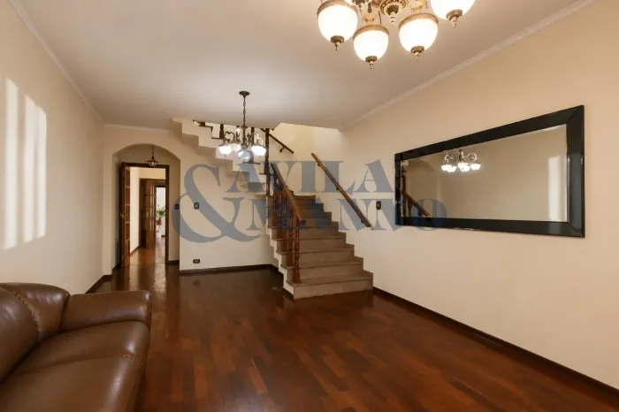 Casa à venda na Vila Ema, São Paulo-SP: 3 quartos, 1 suíte, 1 sala, 4 banheiros, 2 vagas d