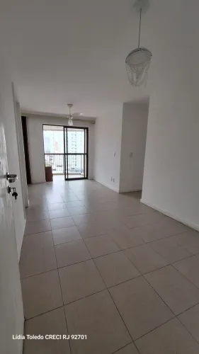 Alugo  Ed. Exclusivite apt com 2 quartos sendo 1 suite<br>