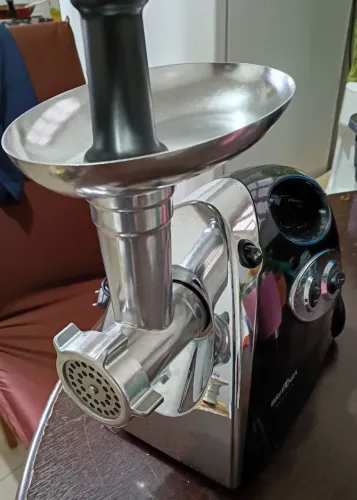 Moedor de carne elétrico
