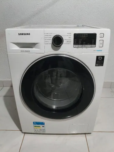 Lava e seca Samsung. 