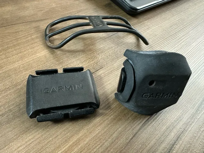 Sensor de cadência e velocidade Garmin semi novos pouco usado