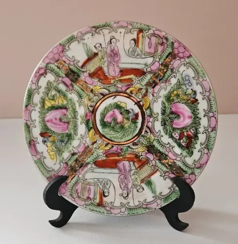 Prato de Porcelana Decorativo - Padrão Família Rosa Medalhão